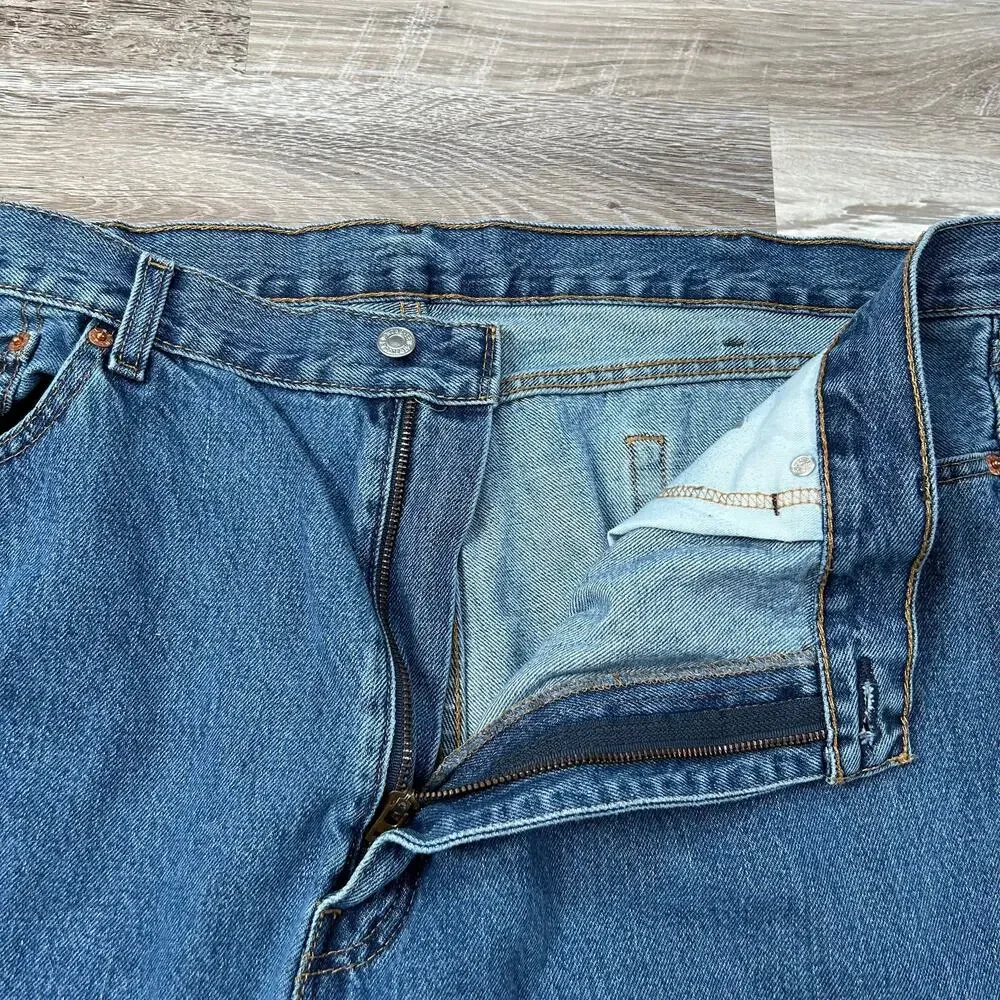 Levi’s 505 Regular Fit Jeans W42 L32 Zip Fly Straight Leg Medium Wash
